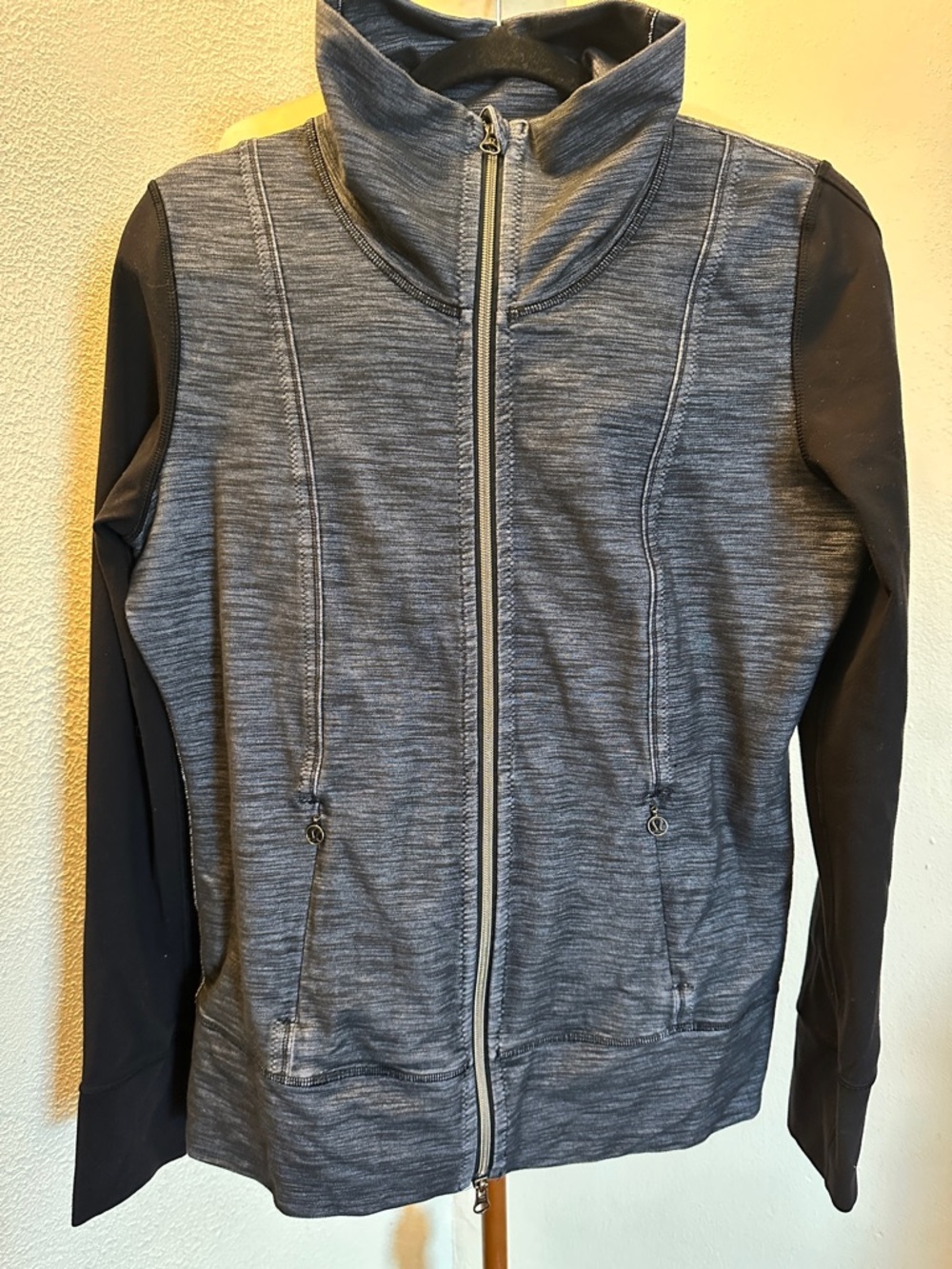 lululemon athletica Heathered Gray And Black Womens Zip Up Sweater Size 10